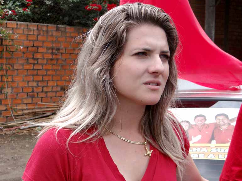 Aos 25 anos é  a mais jovem prefeita eleita no Paraná
