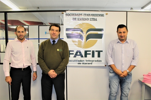 Mauricio, representante da FAFIT e o prefeito Cacheta