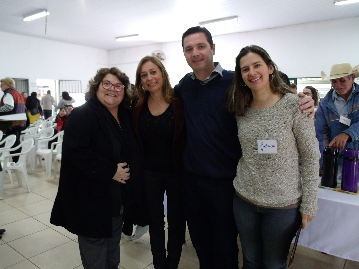 Consultora Cras Maria Finotti, secretária Silena Nardocci, prefeito Thiago e 1ªDama Juliana Michelin 