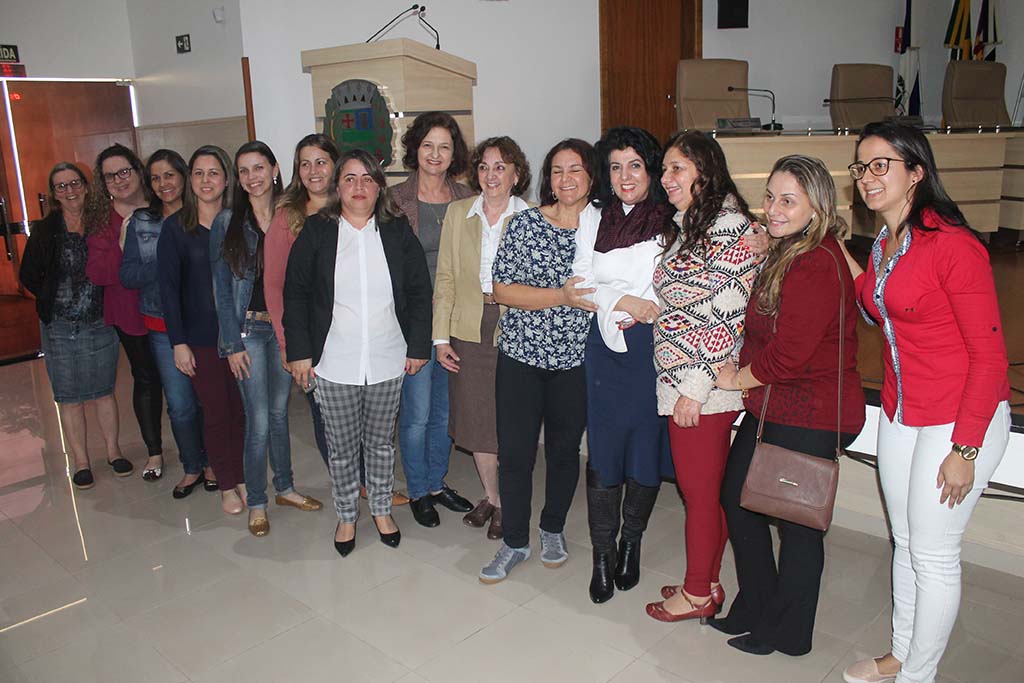 Secretaria da Educação Zilah com a Palestrante Emília e Professoras da Rede Municipal