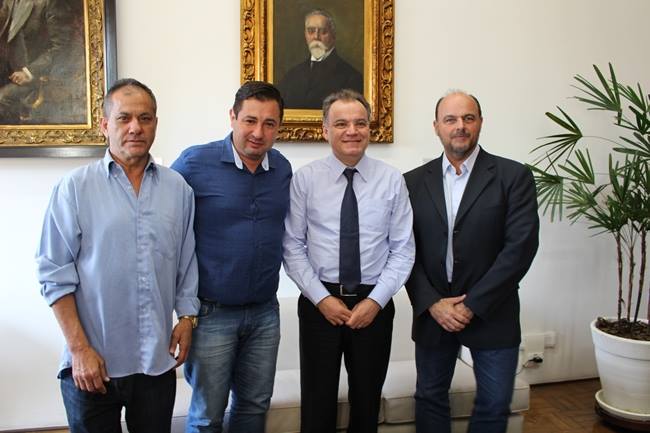 Vereador Gerson Viana, Prefeito Cacheta, Samuel Moreira e o deputado Madalena