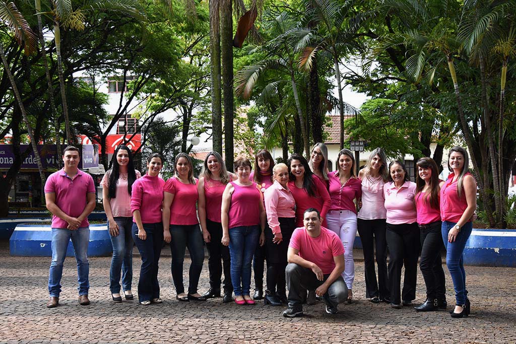 Funcionários da Prefeitura apoiam a campanha Outubro Rosa