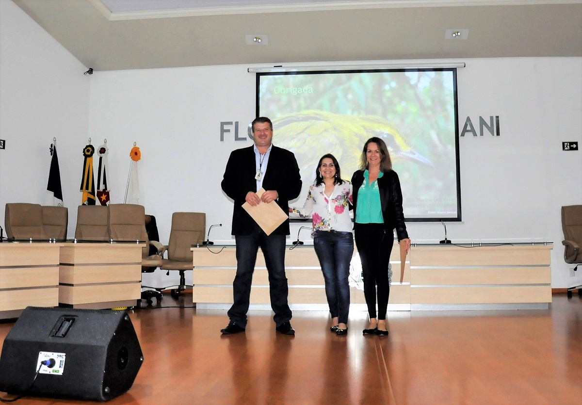 A Geógrafa do Meio Ambiente - Eliana entre os palestrantes Héber Fuentes e Marina Peres
