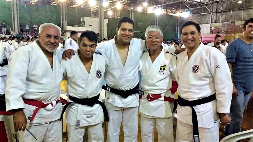 Mestres e judocas itaienses faixa preta no Clube Atlético Juventus em São Paulo