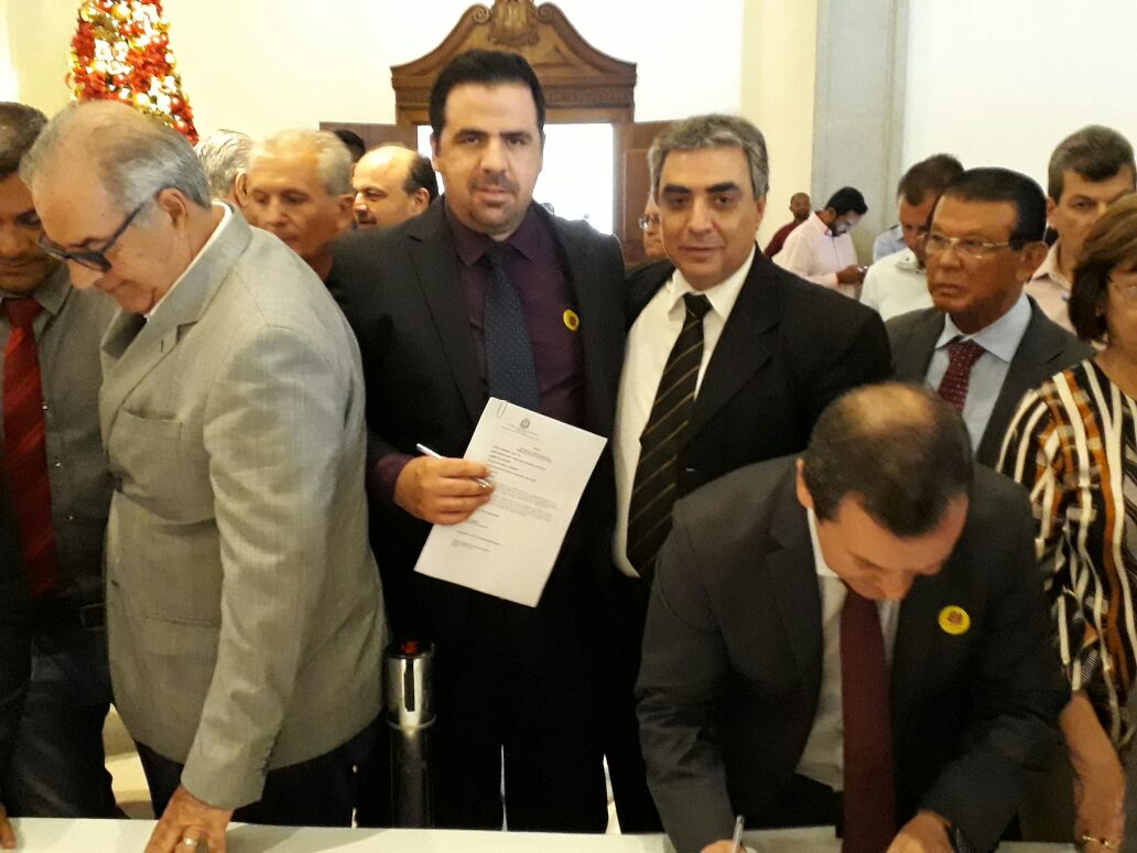 Prefeito Jô Silvestre durante assinatura do convênio na Casa Civil