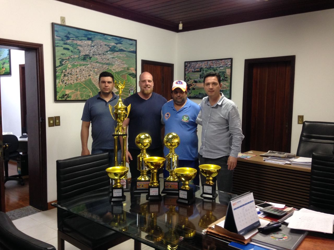 Ronaldo, Presidente da Câmara; Haroldo, Diretor de Esportes; Cristiano, Técnico de Futsal e Prefeito Thiago
