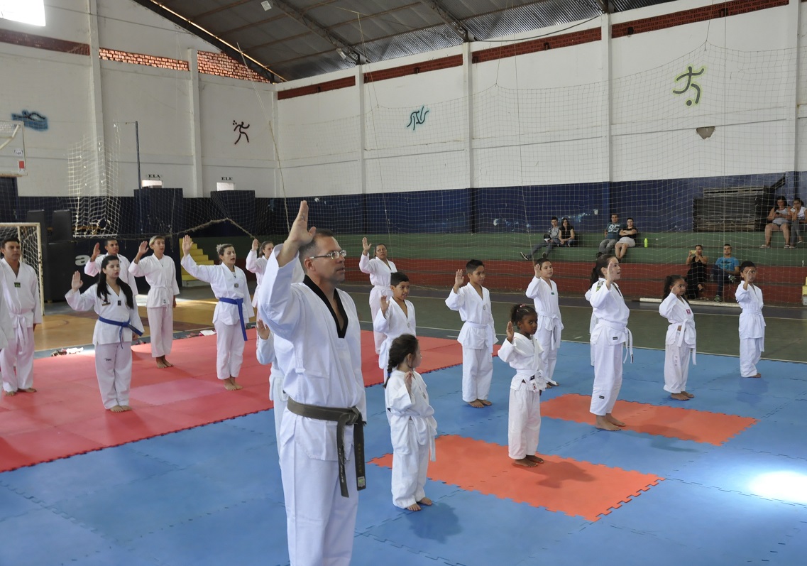35° exame de graduação de faixa colorida de Taekwondo com professor Carlos Eduardo.