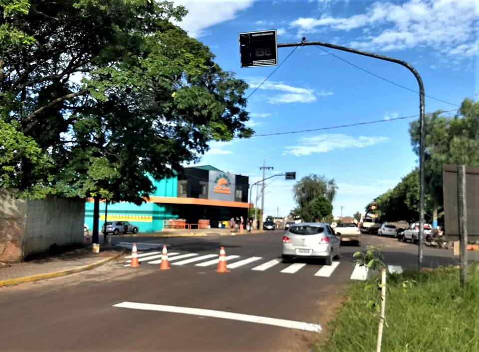 Semáforo e novas sinalizações implantadas no Jardim Brasil
