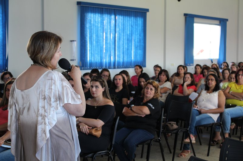 A Palestra foi ministrada pela secretária municipal da Educação Marta Rosica
