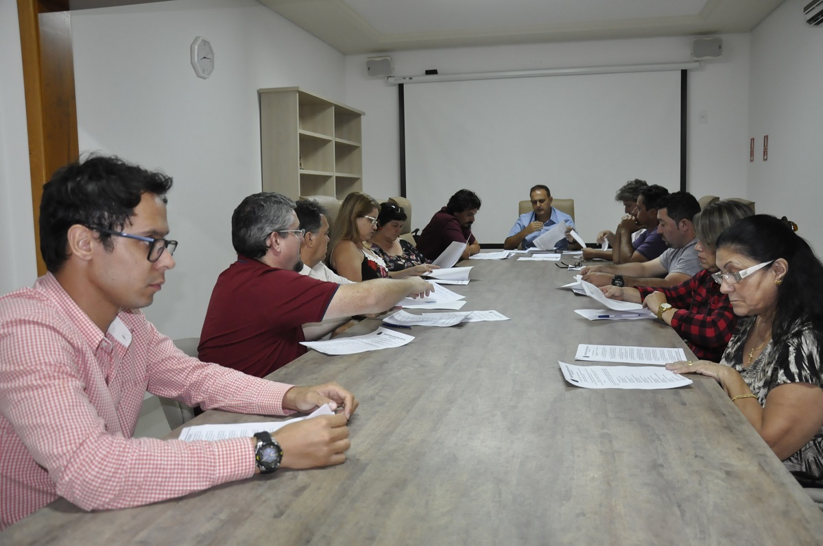 Integrantes do Conselho Municipal do turismo discutem em reunião ações em prol ao desenvolvimento turístico do município
